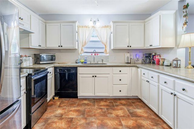 510 E Frederick Street, Riesel, TX 76682