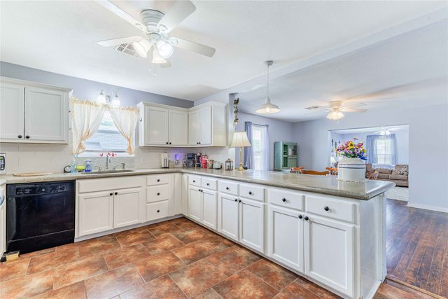 510 E Frederick Street, Riesel, TX 76682