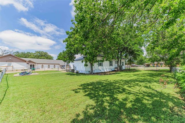 510 E Frederick Street, Riesel, TX 76682