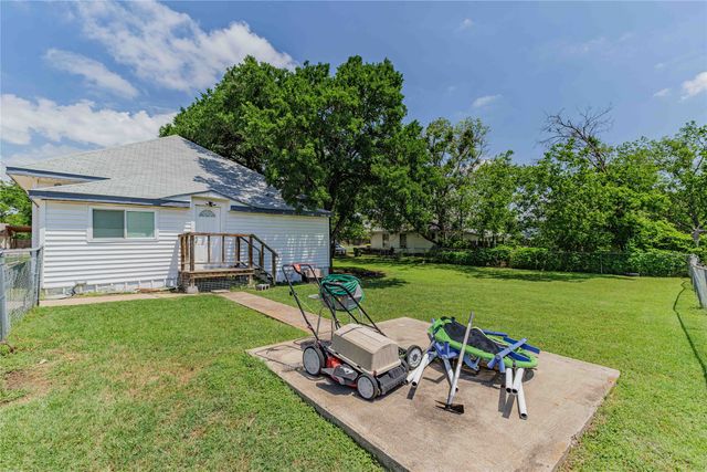 510 E Frederick Street, Riesel, TX 76682