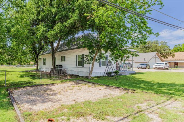 510 E Frederick Street, Riesel, TX 76682