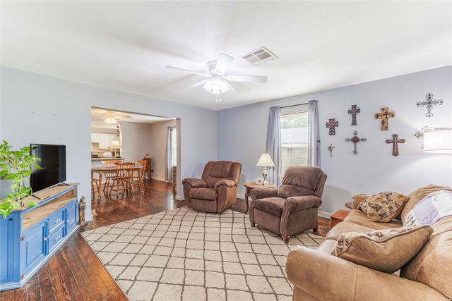 510 E Frederick Street, Riesel, TX 76682