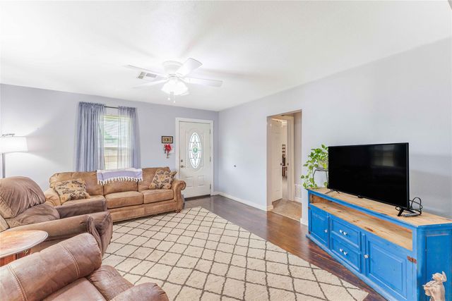 510 E Frederick Street, Riesel, TX 76682