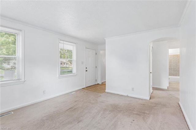 5930 Andrew PL, Newport News, VA 23605