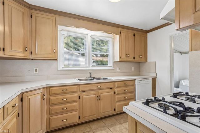 5930 Andrew PL, Newport News, VA 23605