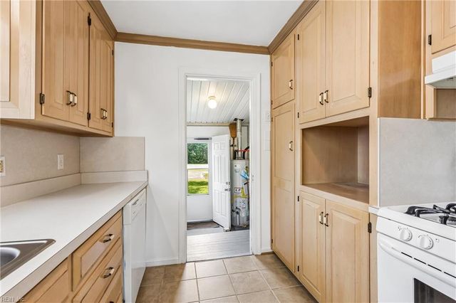 5930 Andrew PL, Newport News, VA 23605
