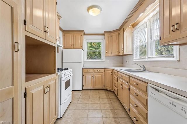 5930 Andrew PL, Newport News, VA 23605