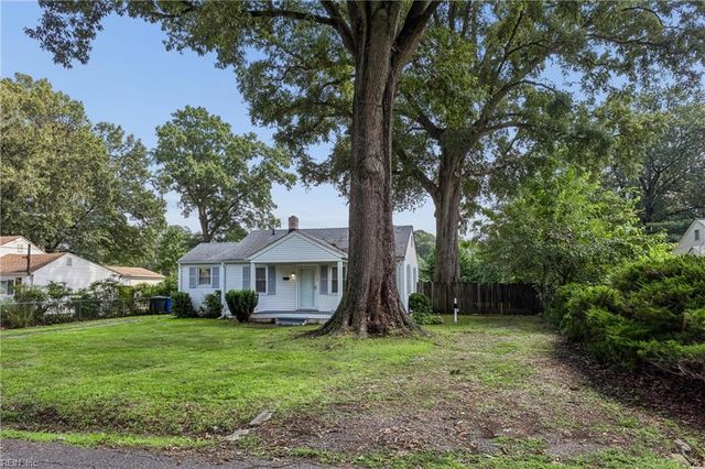 5930 Andrew PL, Newport News, VA 23605