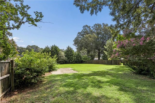 5930 Andrew PL, Newport News, VA 23605