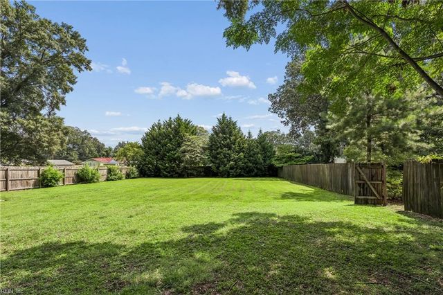5930 Andrew PL, Newport News, VA 23605