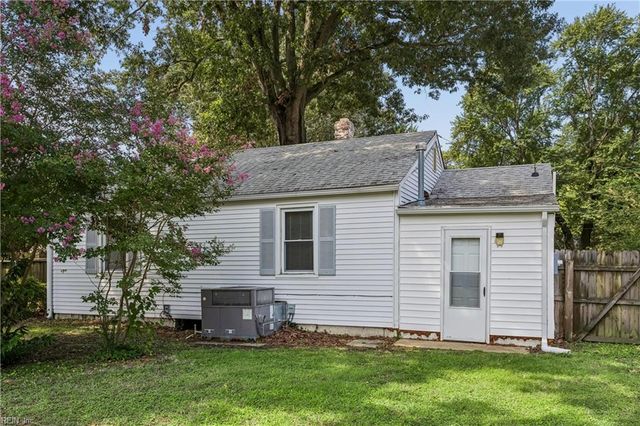 5930 Andrew PL, Newport News, VA 23605
