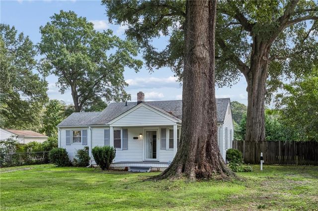 5930 Andrew PL, Newport News, VA 23605
