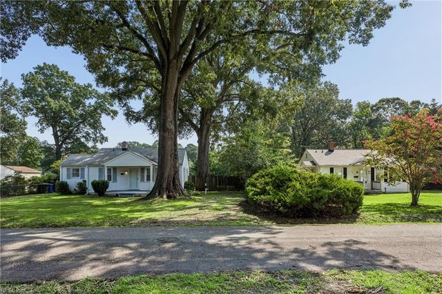 5930 Andrew PL, Newport News, VA 23605