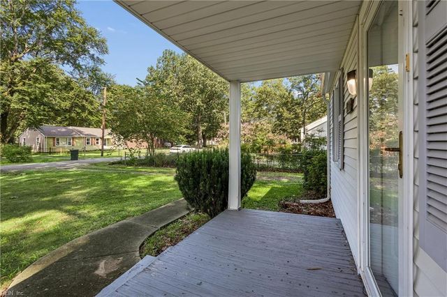 5930 Andrew PL, Newport News, VA 23605