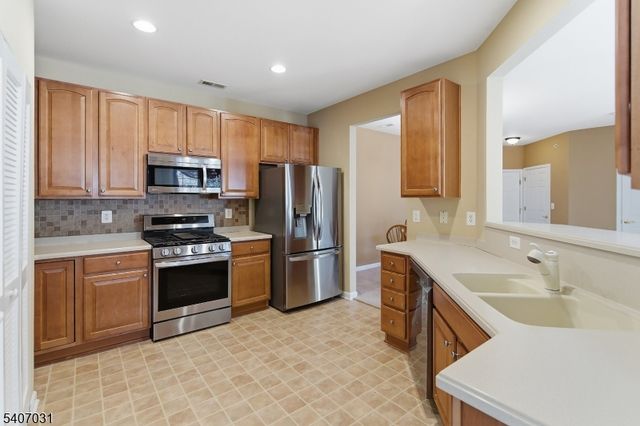 2 Steele Pl E, Hillsborough Twp., NJ 08844