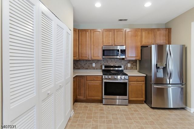 2 Steele Pl E, Hillsborough Twp., NJ 08844