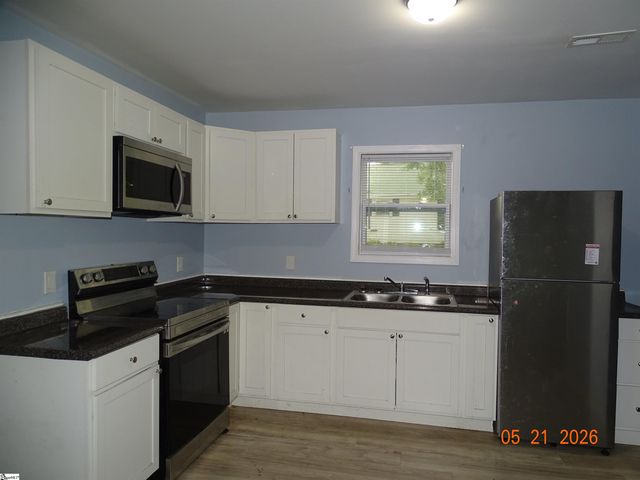 160 Dunbar Street, Wellford, SC 29385