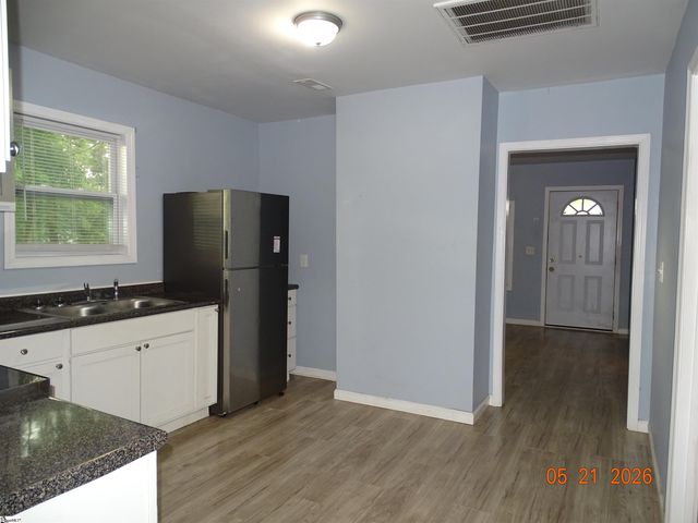 160 Dunbar Street, Wellford, SC 29385