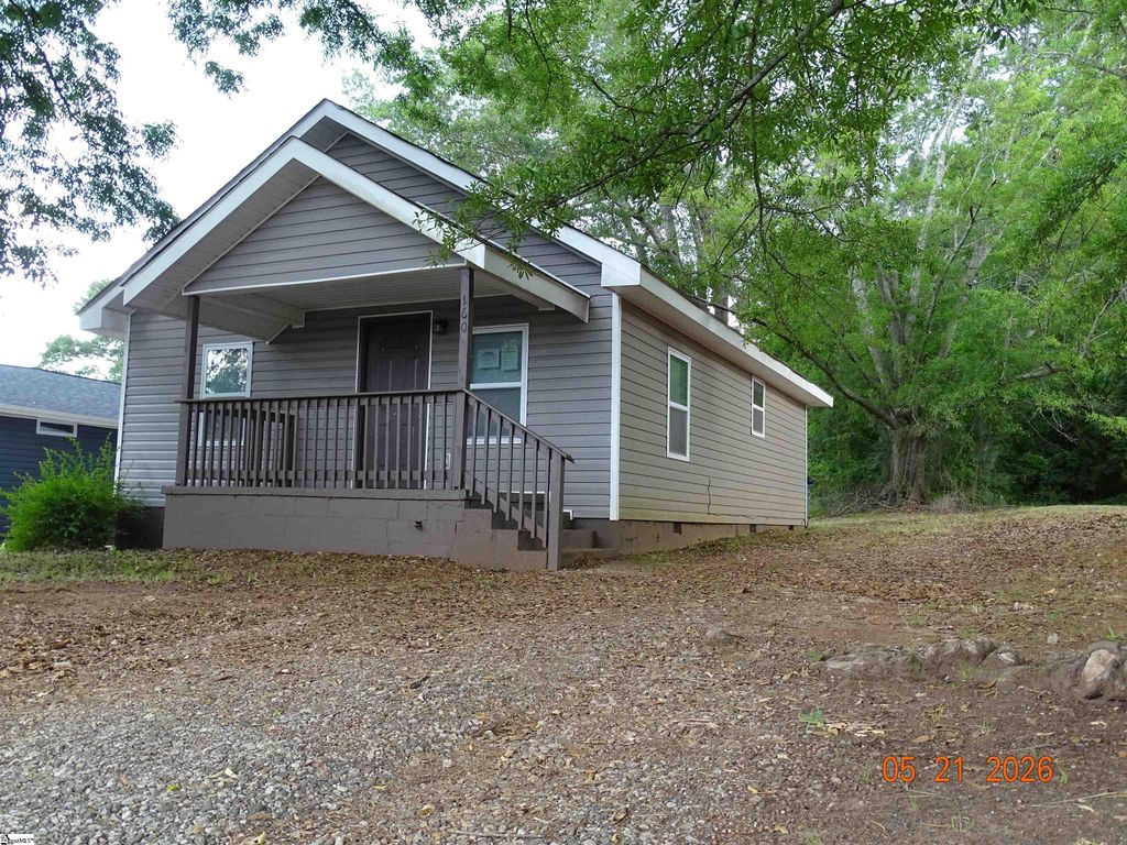 160 Dunbar Street, Wellford, SC 29385