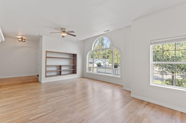 2034 NW Sarum Circle, Grants Pass, OR 97526