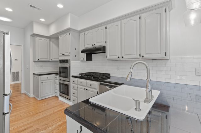 2034 NW Sarum Circle, Grants Pass, OR 97526