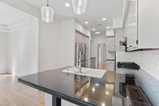 2034 NW Sarum Circle, Grants Pass, OR 97526