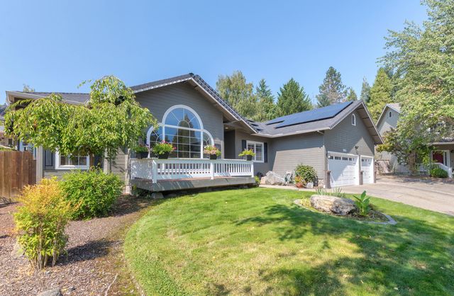 2034 NW Sarum Circle, Grants Pass, OR 97526