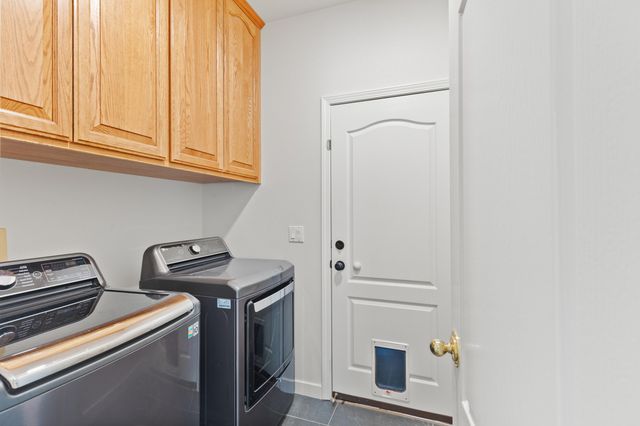 2034 NW Sarum Circle, Grants Pass, OR 97526