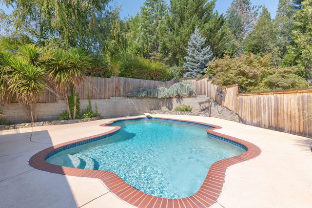 2034 NW Sarum Circle, Grants Pass, OR 97526