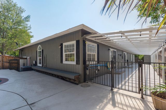 2034 NW Sarum Circle, Grants Pass, OR 97526