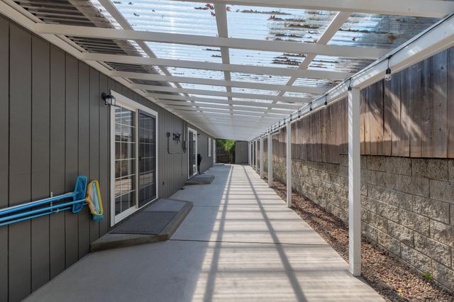 2034 NW Sarum Circle, Grants Pass, OR 97526