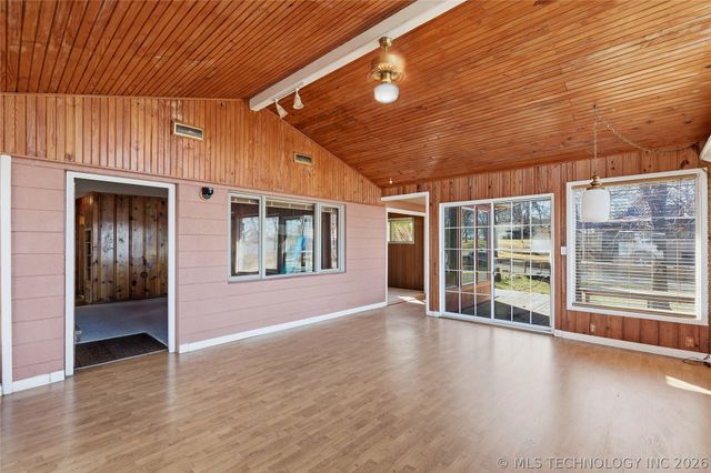 32262 E 720 Road, Wagoner, OK 74467