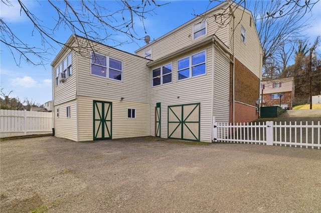 5167 Janie Dr, Baldwin Boro, PA 15227