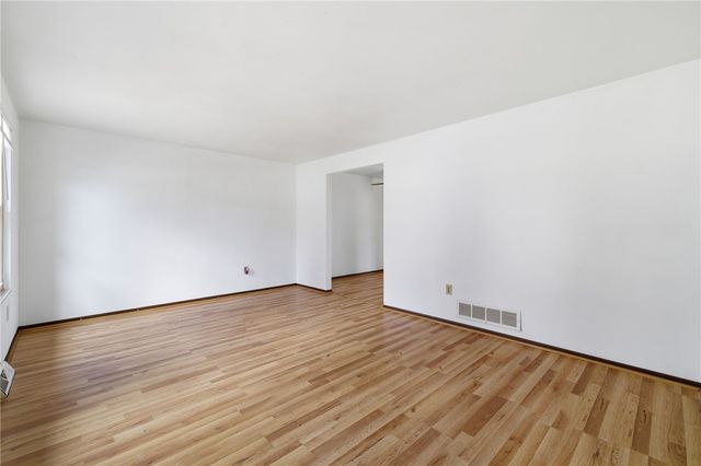 5167 Janie Dr, Baldwin Boro, PA 15227