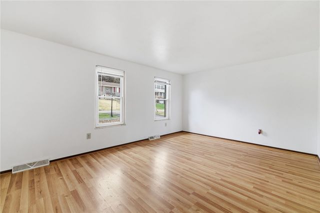 5167 Janie Dr, Baldwin Boro, PA 15227