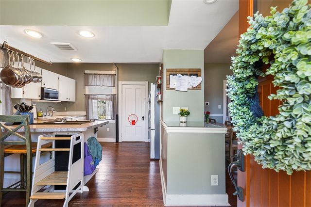 10 Burton Avenue, East Providence, RI 02915