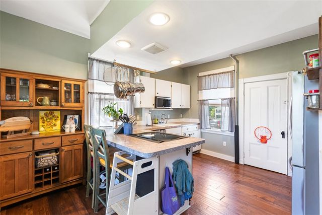 10 Burton Avenue, East Providence, RI 02915