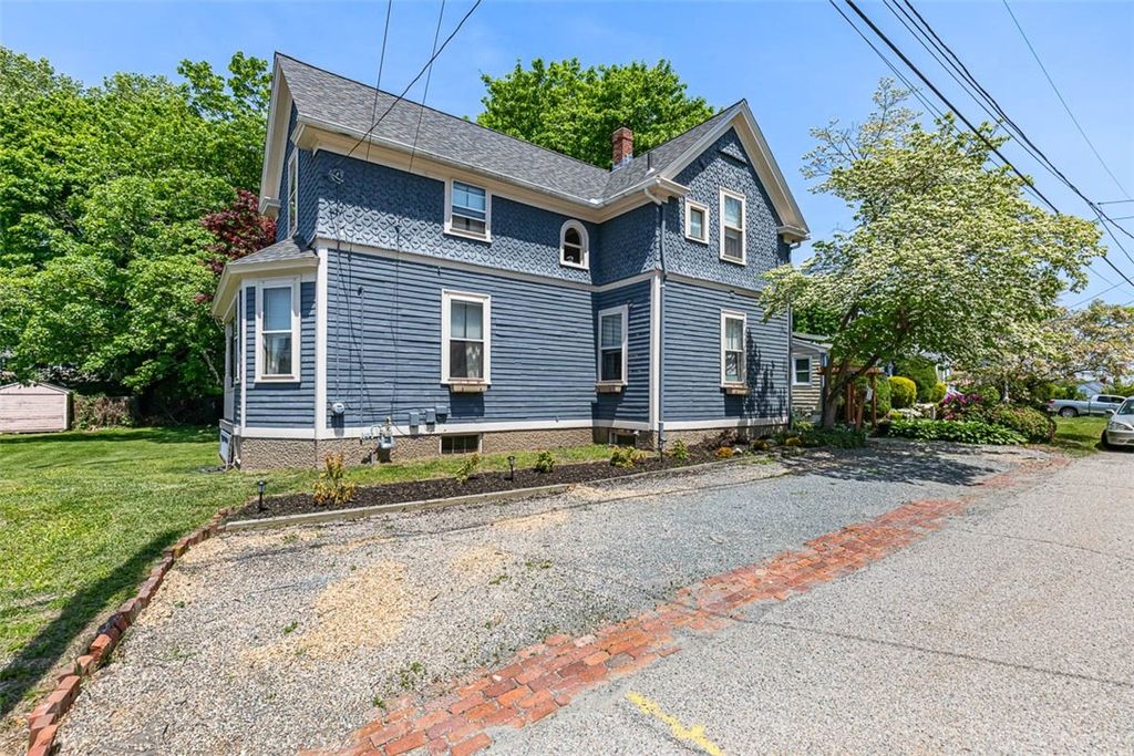 10 Burton Avenue, East Providence, RI 02915