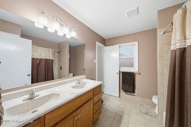 11815 Mahogany Dr, Louisville, KY 40272