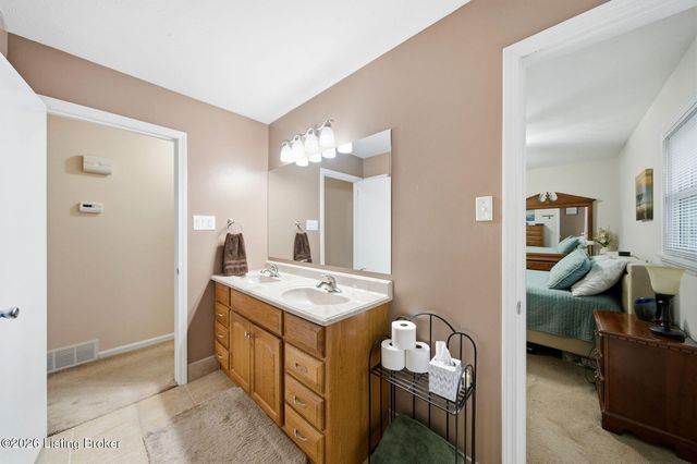 11815 Mahogany Dr, Louisville, KY 40272