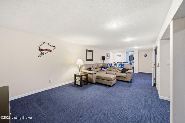 11815 Mahogany Dr, Louisville, KY 40272