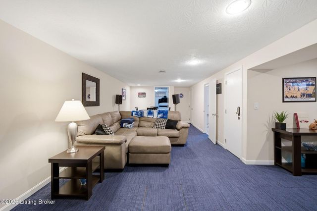 11815 Mahogany Dr, Louisville, KY 40272
