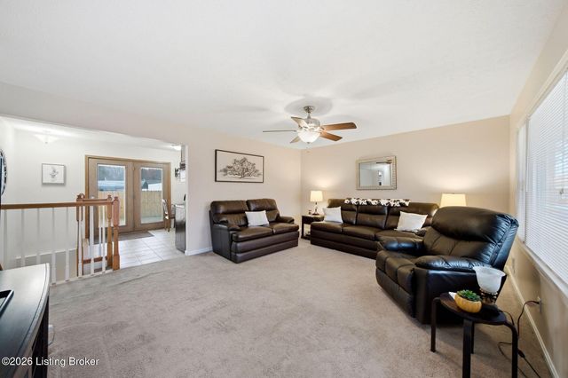 11815 Mahogany Dr, Louisville, KY 40272