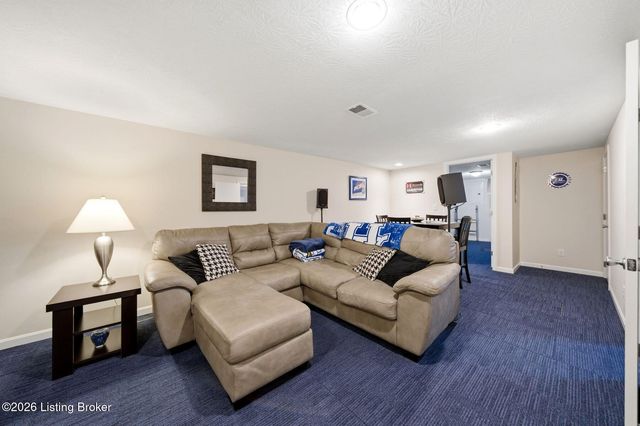 11815 Mahogany Dr, Louisville, KY 40272