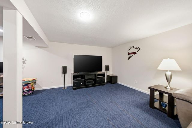 11815 Mahogany Dr, Louisville, KY 40272