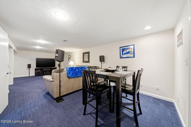 11815 Mahogany Dr, Louisville, KY 40272