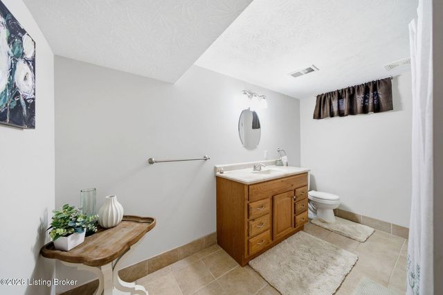 11815 Mahogany Dr, Louisville, KY 40272