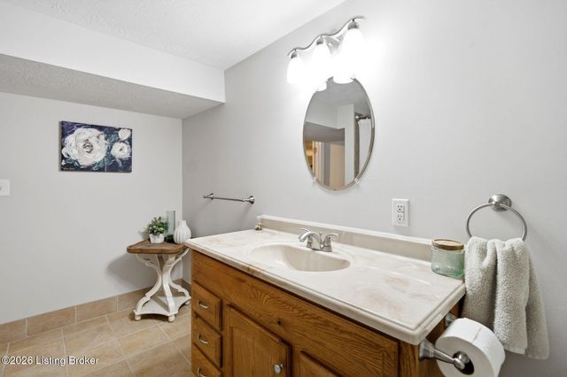 11815 Mahogany Dr, Louisville, KY 40272