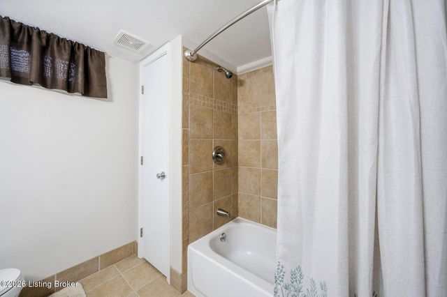11815 Mahogany Dr, Louisville, KY 40272