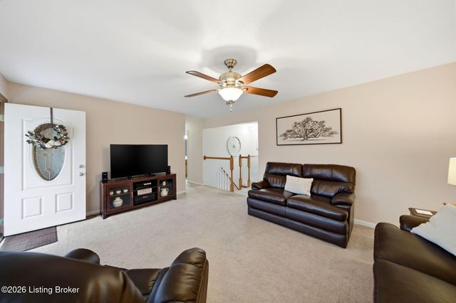 11815 Mahogany Dr, Louisville, KY 40272